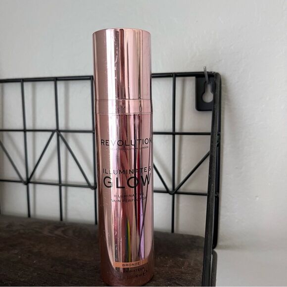 Revolution Illuminate & Glow Illuminating Skin Perfector Bronze - Picture 1 of 2